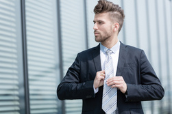 Mit dem richtigen Dresscode durch den Sommer - Dresscode, Mann, Anzug.