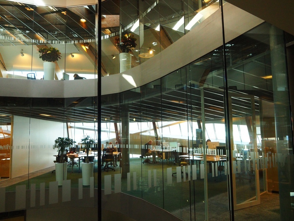 Konzentriert im Großraumbüro arbeiten