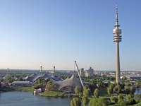 Ferienjobs in München - architektur ausblick bayern freizeit gelände grünanlage halle himmel modern münchen olympia olympiapark olympiaturm park see sehenswürdigkeit sommer sportgelände stadion wahrzeichen.